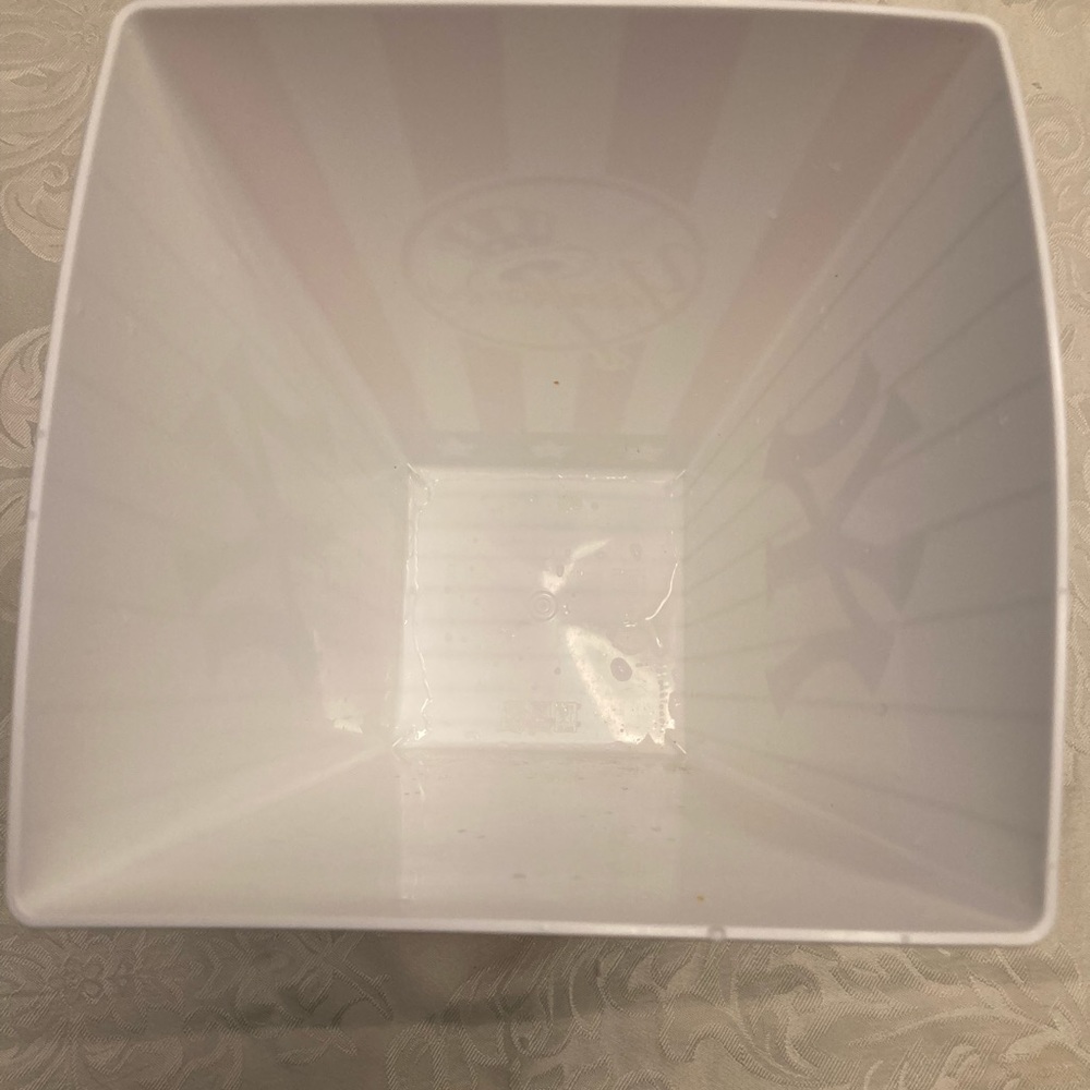 Yankees container - Picture 4 of 4